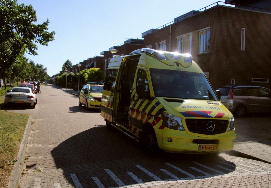 Persoon raakt gewond bij steekpartij in woning Voorhout (Video update)